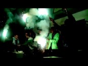 Giocatori del Panathinaikos festeggiano con i tifosi