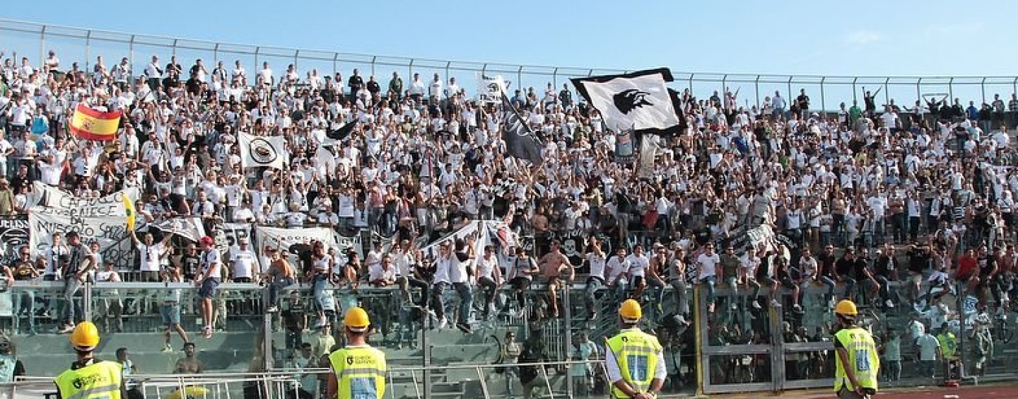 Spezia-Pisa, assolto l’ultras ligure che “lanciò” un fumogeno