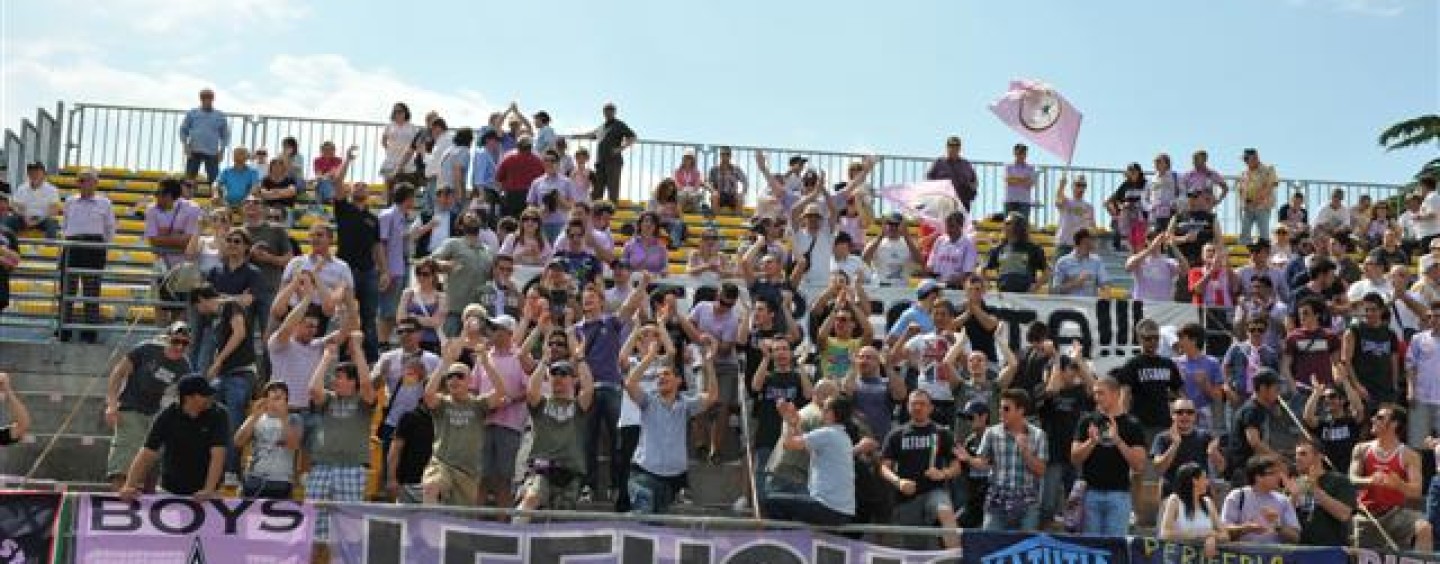 Legnano, ultras bloccano scippatore