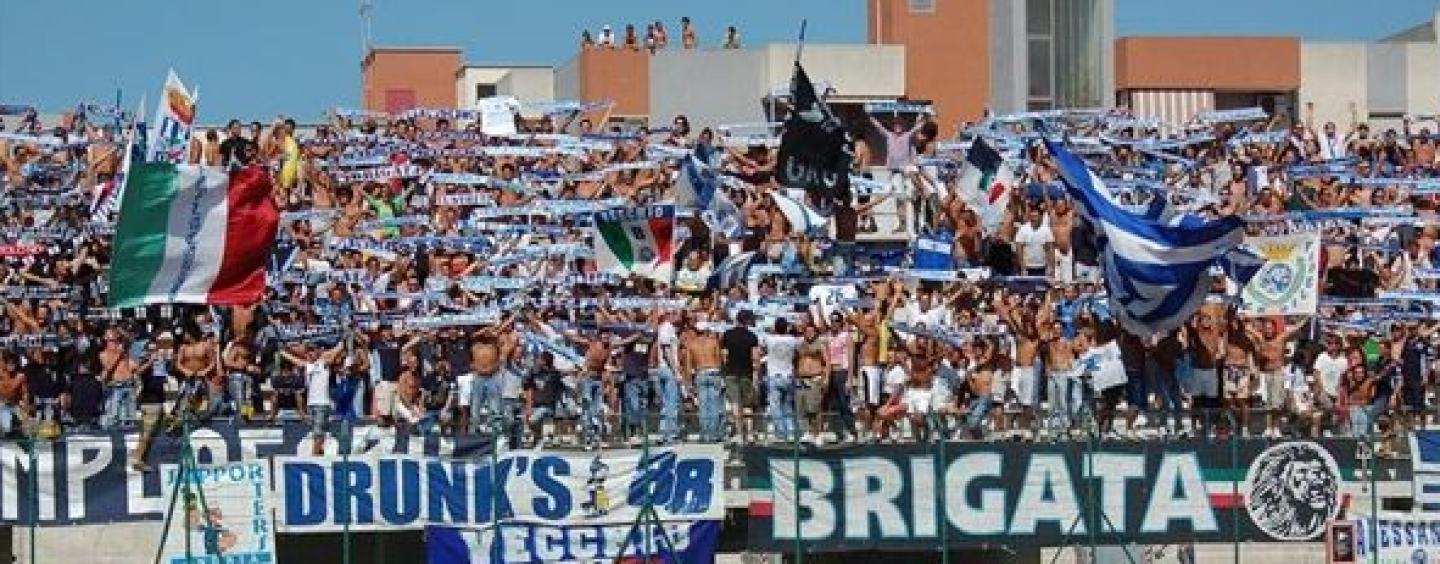 Scontro treni in Puglia, il sostegno degli Ultras Andria